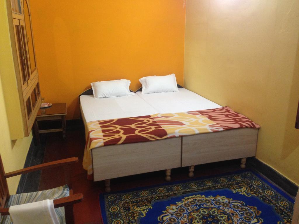 Paradise Inn Guest House Varanasi Værelse billede